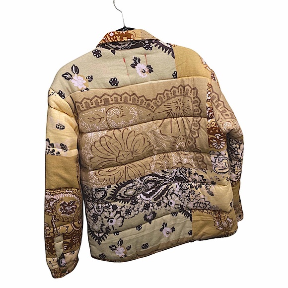 BDG Urban Outfitters Men's Bandana Quilted Jacket
Brown Bandana Paisley ๐๐๐๐ - Picture 2 of 2